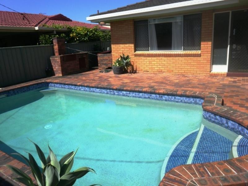 68 Twenty Fifth Avenue, Palm Beach QLD 4221