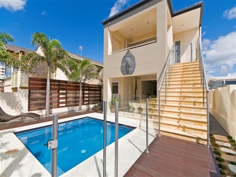 228 Jefferson Lane / 1217 Gold Coast Highway, Palm Beach QLD 4221