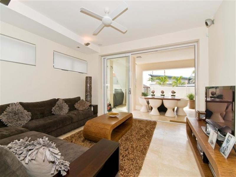 228 Jefferson Lane / 1217 Gold Coast Highway, Palm Beach QLD 4221