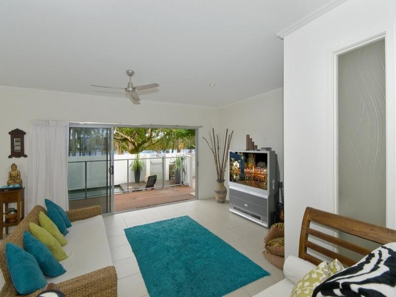 87 Laguna Avenue, Palm Beach QLD 4221