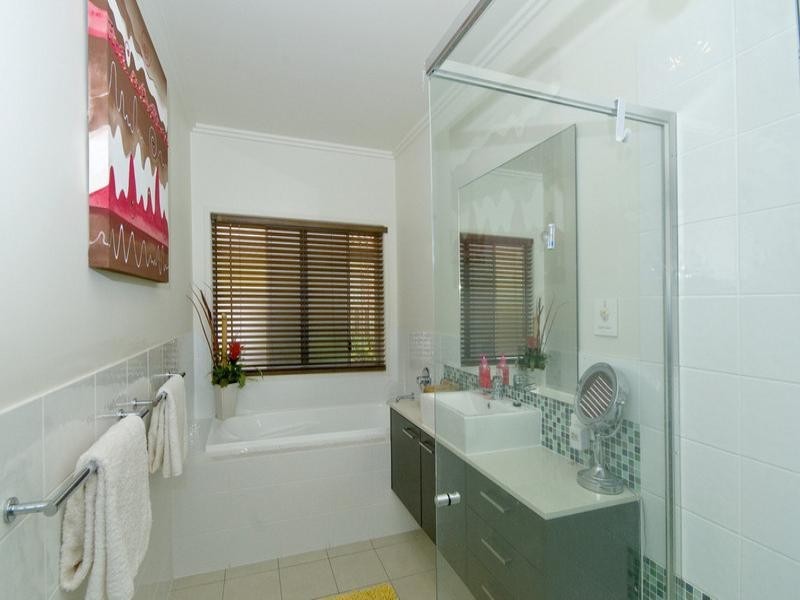 87 Laguna Avenue, Palm Beach QLD 4221