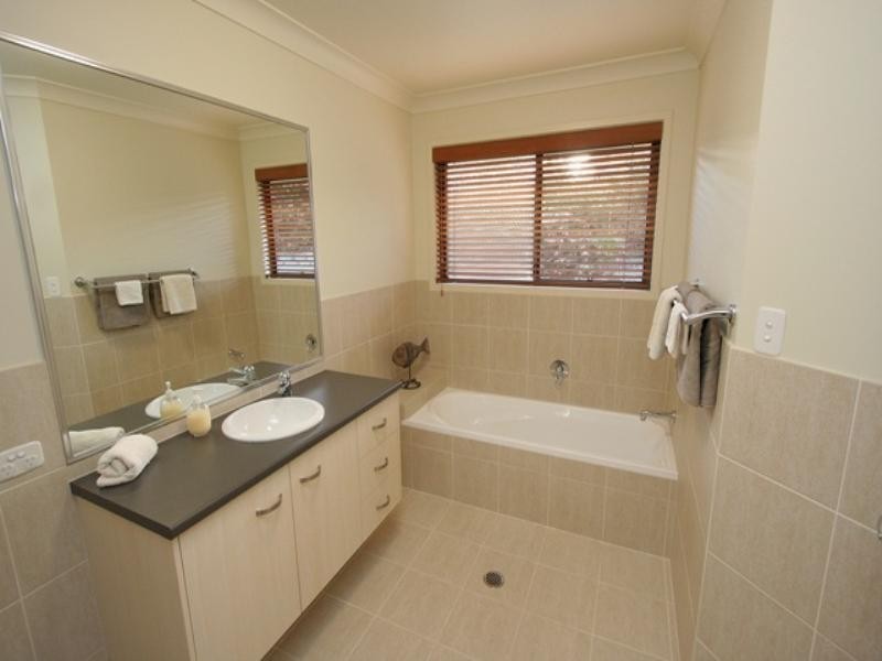 3 Fenton Drive, Tallebudgera QLD 4228