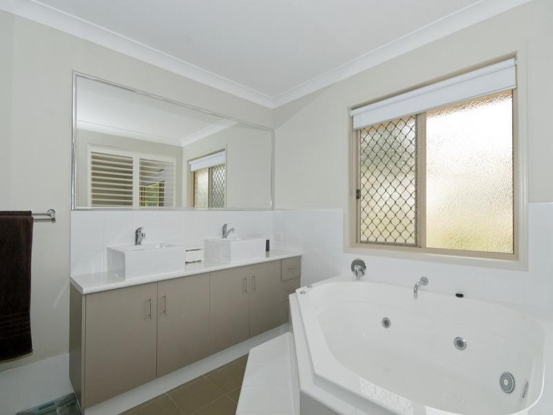 8 Mary Bale Drive, Tallebudgera QLD 4228