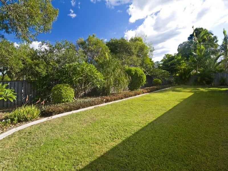 11 Kalmia Court, Elanora QLD 4221