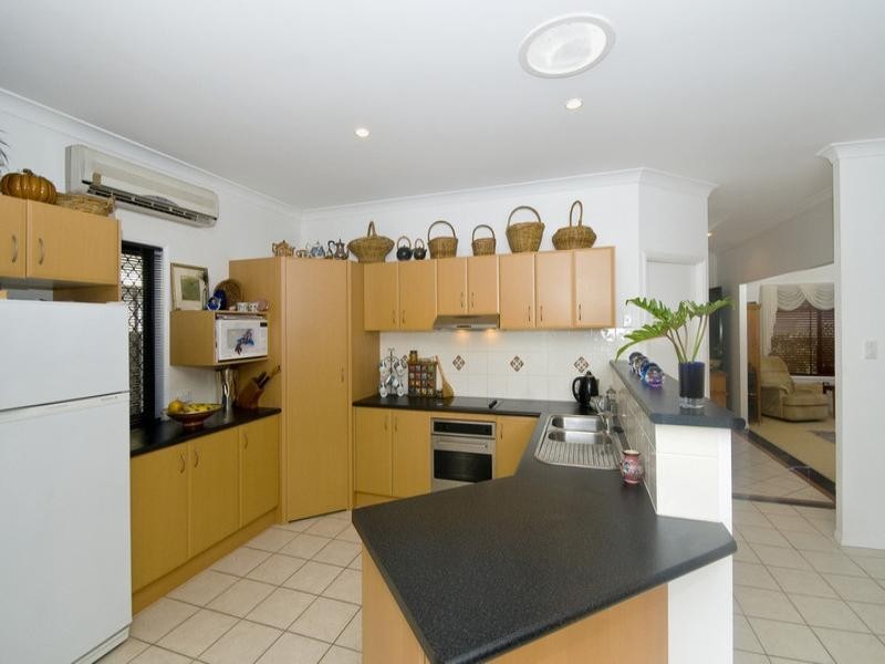 4 Morea Court, Varsity Lakes QLD 4227