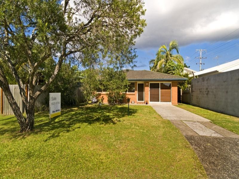 82 Third Avenue, Palm Beach QLD 4221