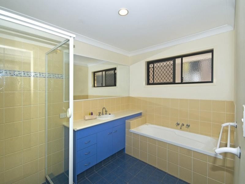 64 Forest Drive, Elanora QLD 4221