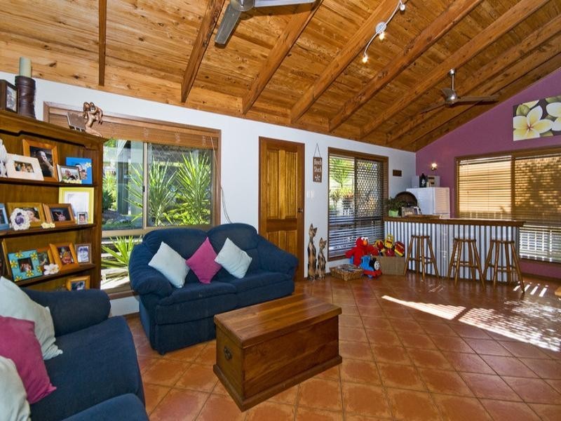 4 Hillcot Street, Currumbin Waters QLD 4223