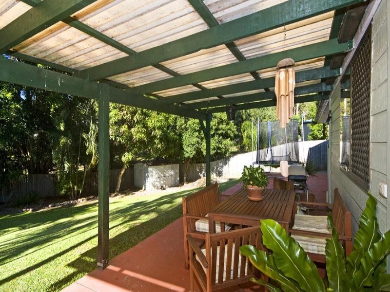 4 Hillcot Street, Currumbin Waters QLD 4223