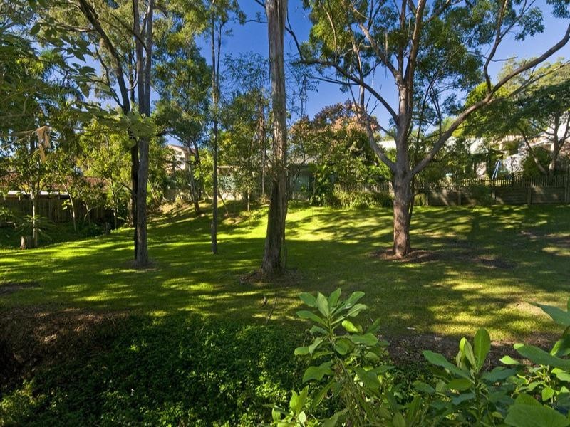 4 Hillcot Street, Currumbin Waters QLD 4223