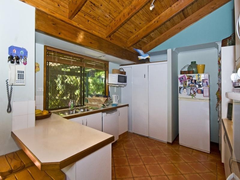 4 Hillcot Street, Currumbin Waters QLD 4223