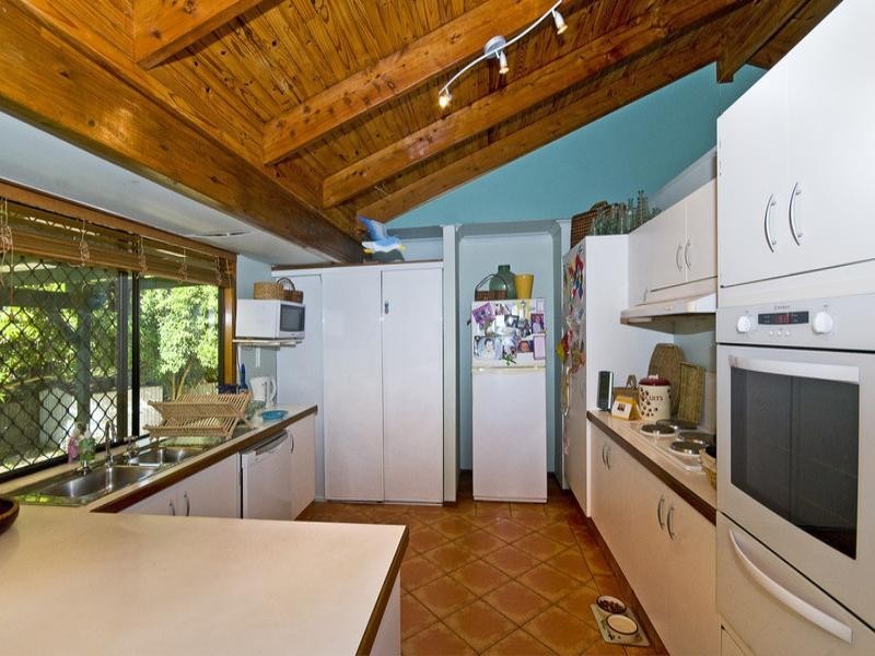 4 Hillcot Street, Currumbin Waters QLD 4223