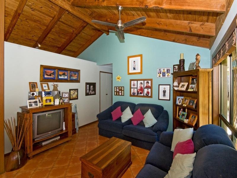 4 Hillcot Street, Currumbin Waters QLD 4223