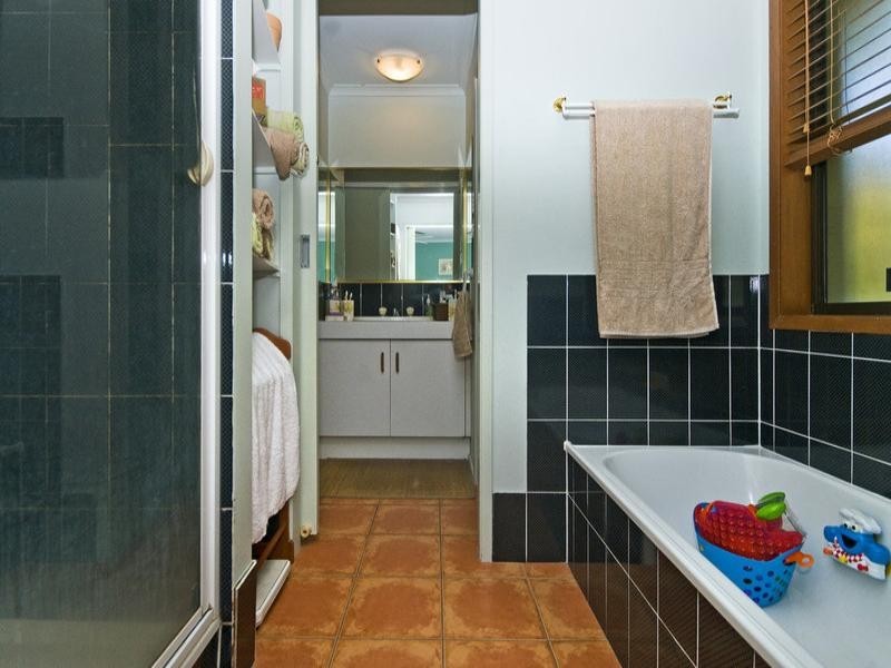 4 Hillcot Street, Currumbin Waters QLD 4223