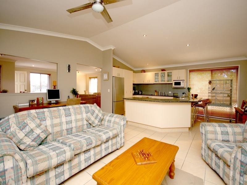 24 Damson Place, Elanora QLD 4221