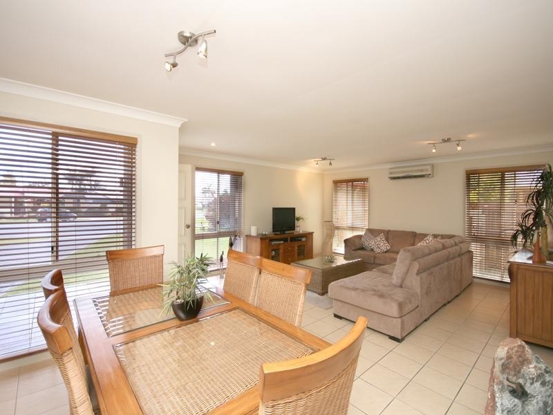 24 Damson Place, Elanora QLD 4221