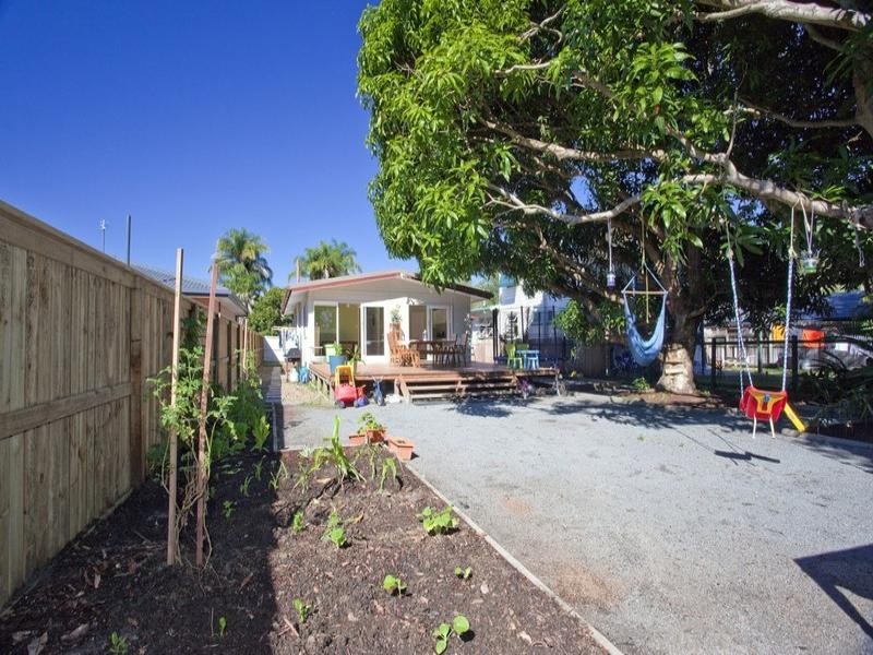 93 Fifth Avenue, Palm Beach QLD 4221