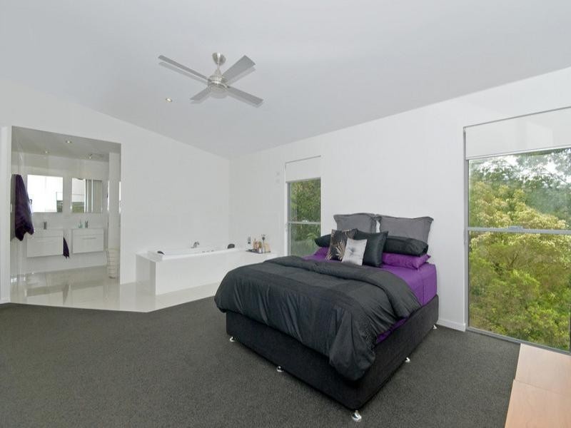 15 Bindoon Close, Elanora QLD 4221