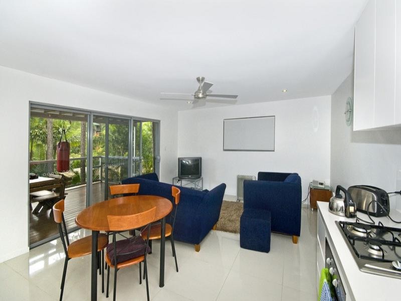 15 Bindoon Close, Elanora QLD 4221