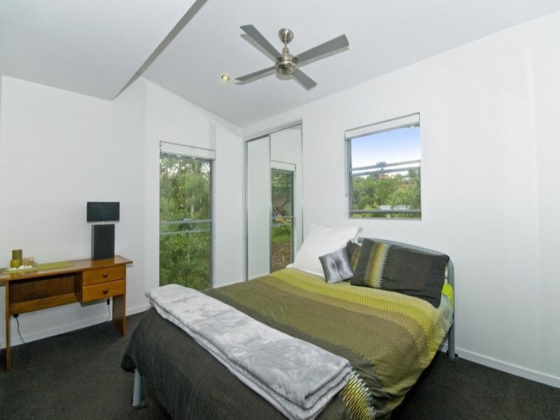 15 Bindoon Close, Elanora QLD 4221