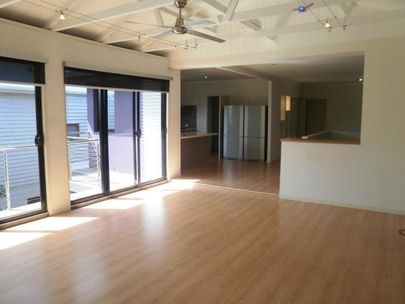 8 Fourth Avenue, Palm Beach QLD 4221