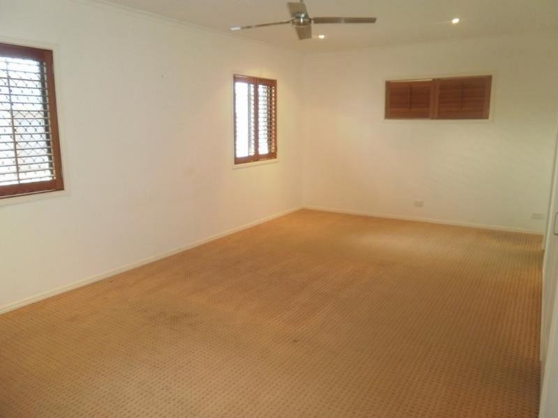 8 Fourth Avenue, Palm Beach QLD 4221