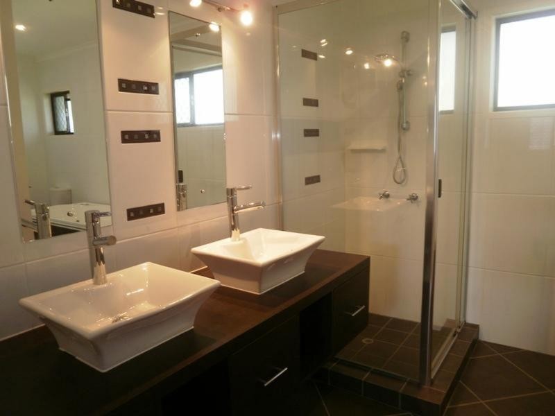 8 Fourth Avenue, Palm Beach QLD 4221