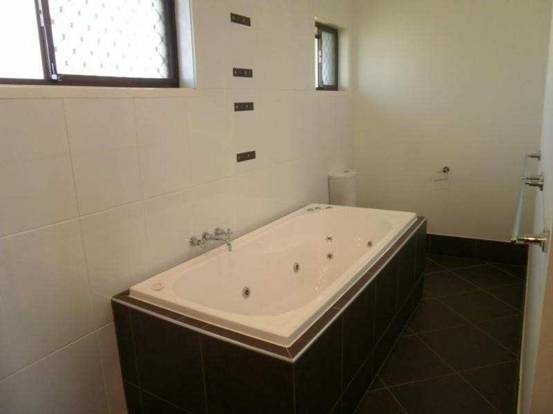 8 Fourth Avenue, Palm Beach QLD 4221