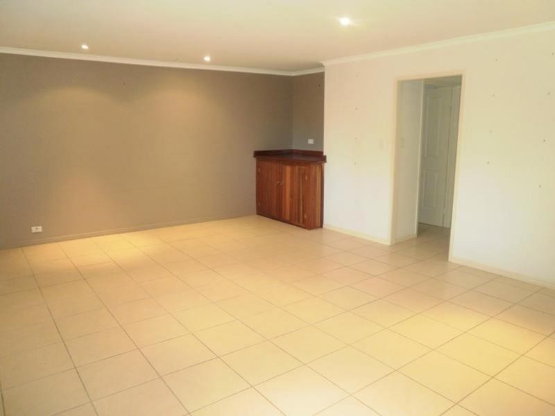 8 Fourth Avenue, Palm Beach QLD 4221