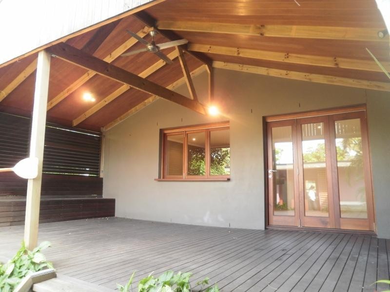 8 Fourth Avenue, Palm Beach QLD 4221