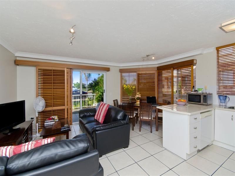 2/14 Third Avenue, Palm Beach QLD 4221