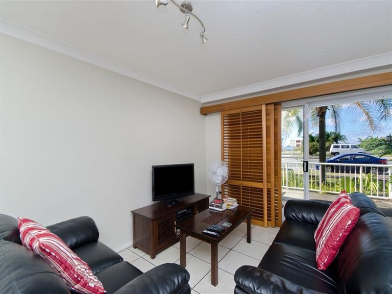 2/14 Third Avenue, Palm Beach QLD 4221