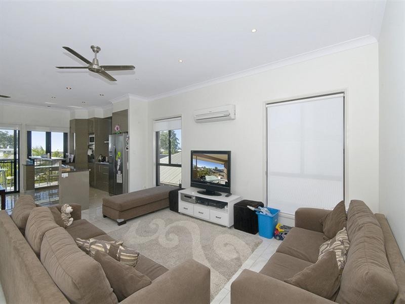 8 Aquarius Street, Reedy Creek QLD 4227