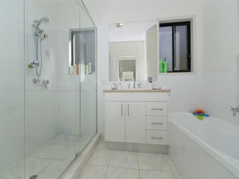 8 Aquarius Street, Reedy Creek QLD 4227