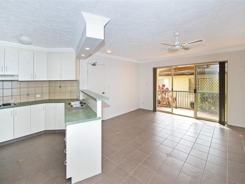 1/19 Twenty Fourth Avenue, Palm Beach QLD 4221