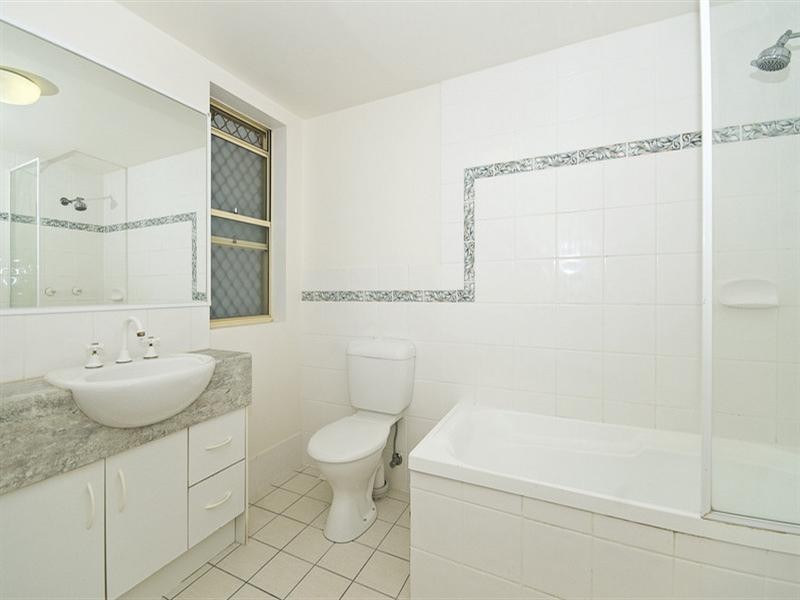 1/19 Twenty Fourth Avenue, Palm Beach QLD 4221