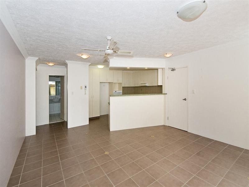 1/19 Twenty Fourth Avenue, Palm Beach QLD 4221