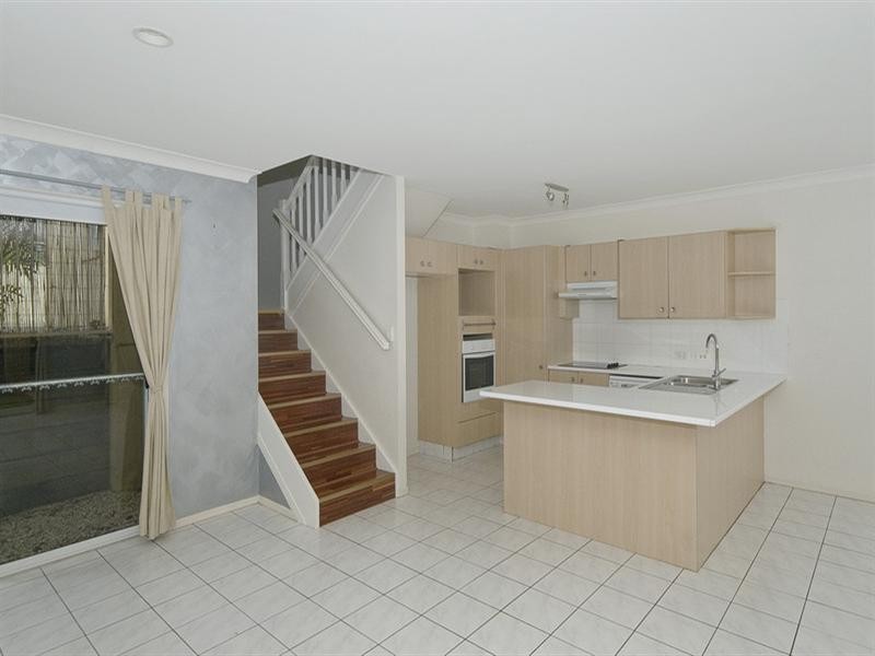 8/283 Nineteenth Avenue, Elanora QLD 4221