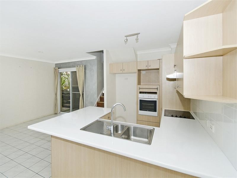 8/283 Nineteenth Avenue, Elanora QLD 4221