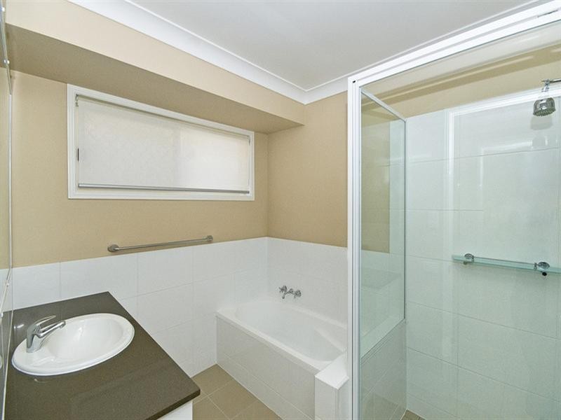 22 Hibertia Avenue, Elanora QLD 4221