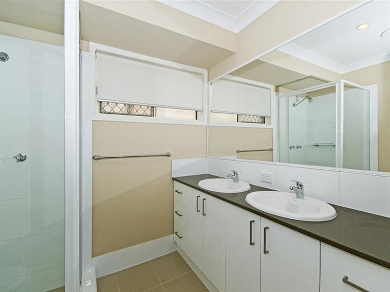 22 Hibertia Avenue, Elanora QLD 4221