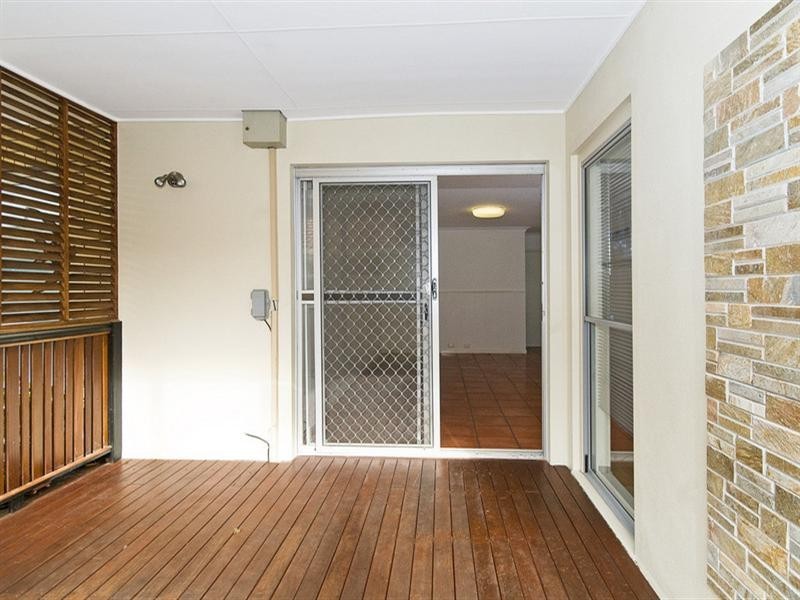 2/21 Tallebudgera Drive, Palm Beach QLD 4221