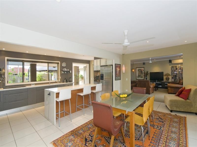 38 Avanti Street, Mermaid Waters QLD 4218