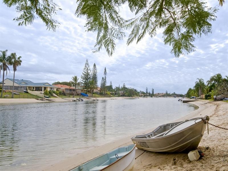 38 Avanti Street, Mermaid Waters QLD 4218