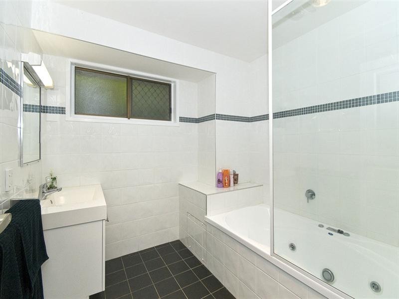 11 Evergreen Drive, Elanora QLD 4221