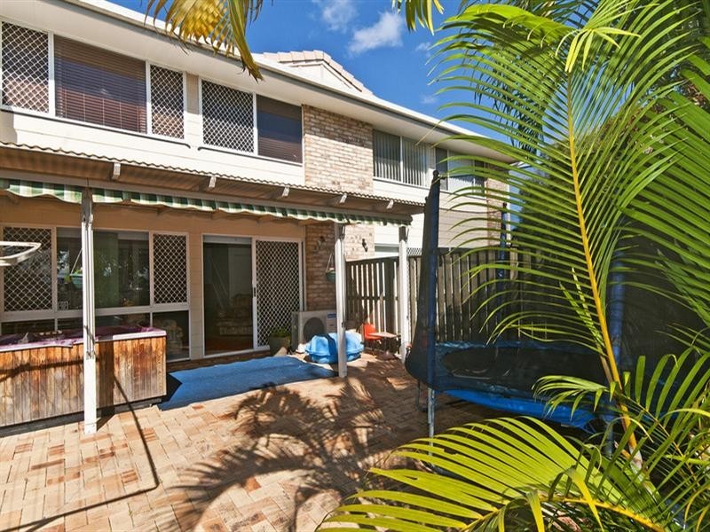 16/9 Harrier Drive, Burleigh Waters QLD 4220