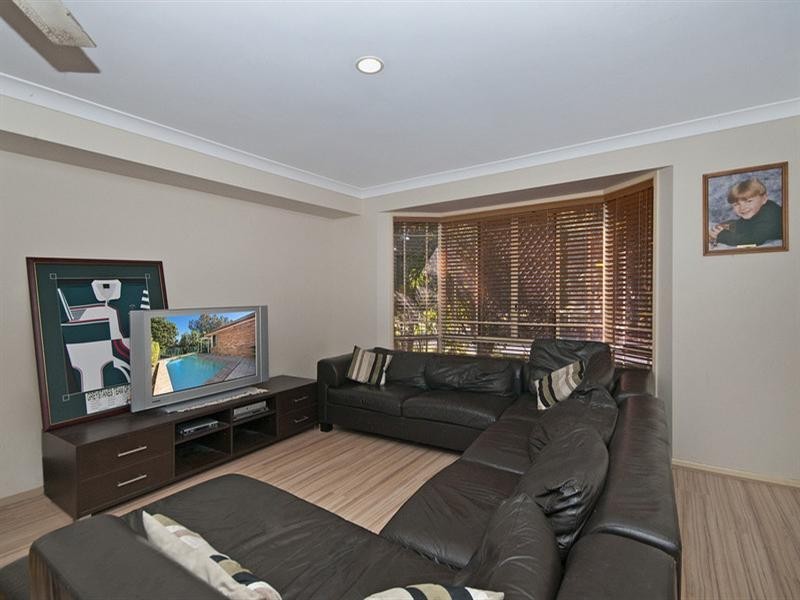 8 Baumea Court, Elanora QLD 4221