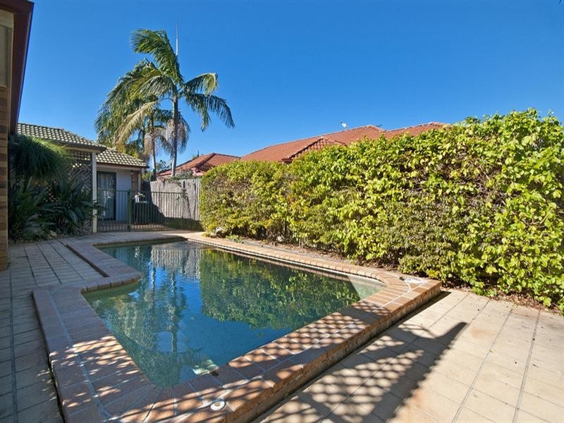 8 Baumea Court, Elanora QLD 4221