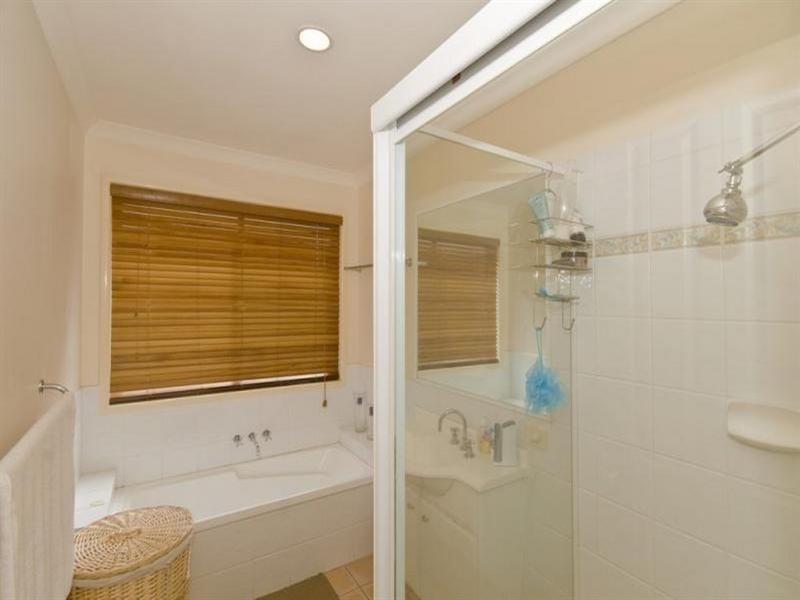 7 Gardendale Crescent, Burleigh Waters QLD 4220