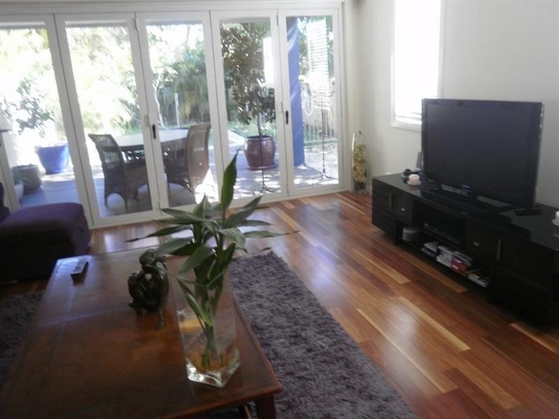 2/182 Cypress Terrace, Palm Beach QLD 4221